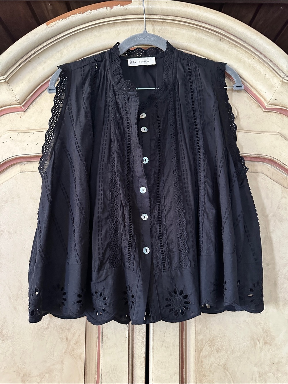 By Together Black Eyelet Lace Button-Front Pleated Sleeveless Blouse size Small